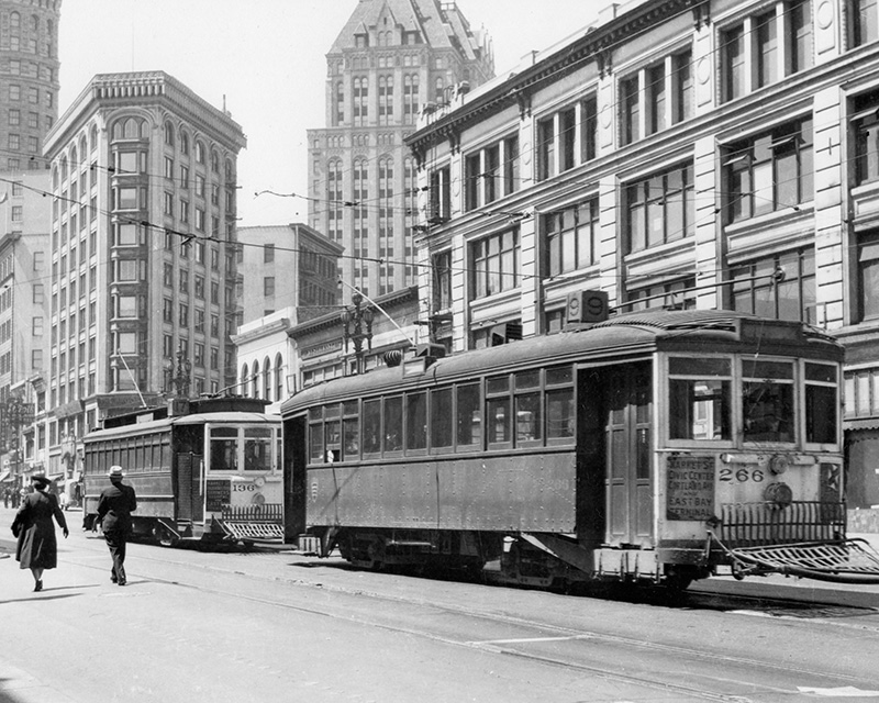AT0203-MSR-cars-266-9-line-136-17-line-Market-St-bet.jpg