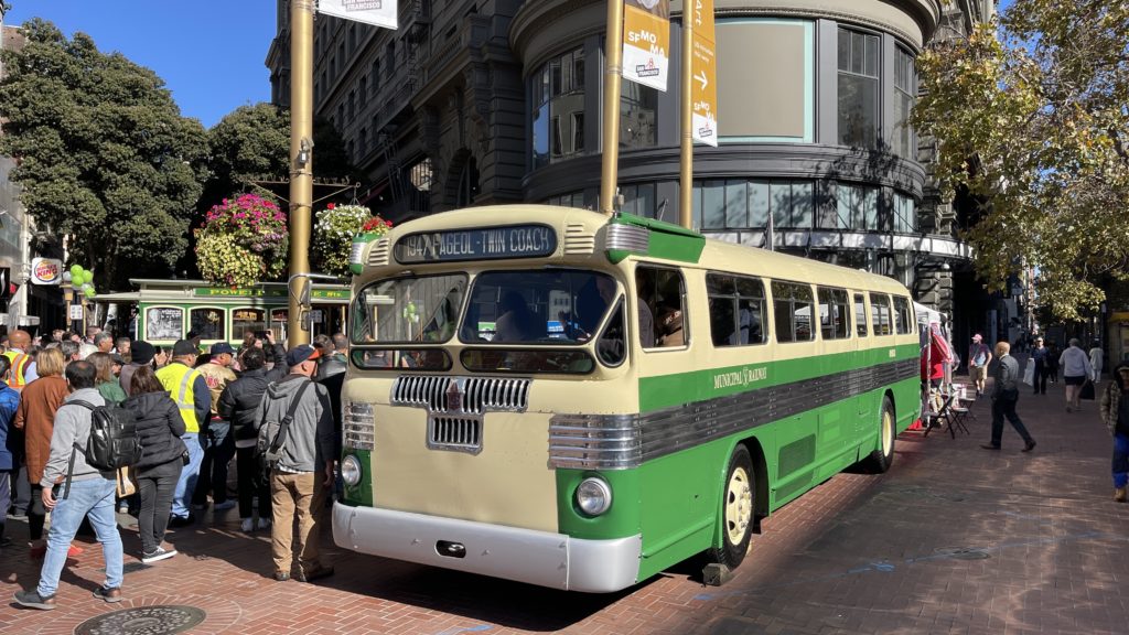 Faegol-Twin Coach dual-engine gasoline bus