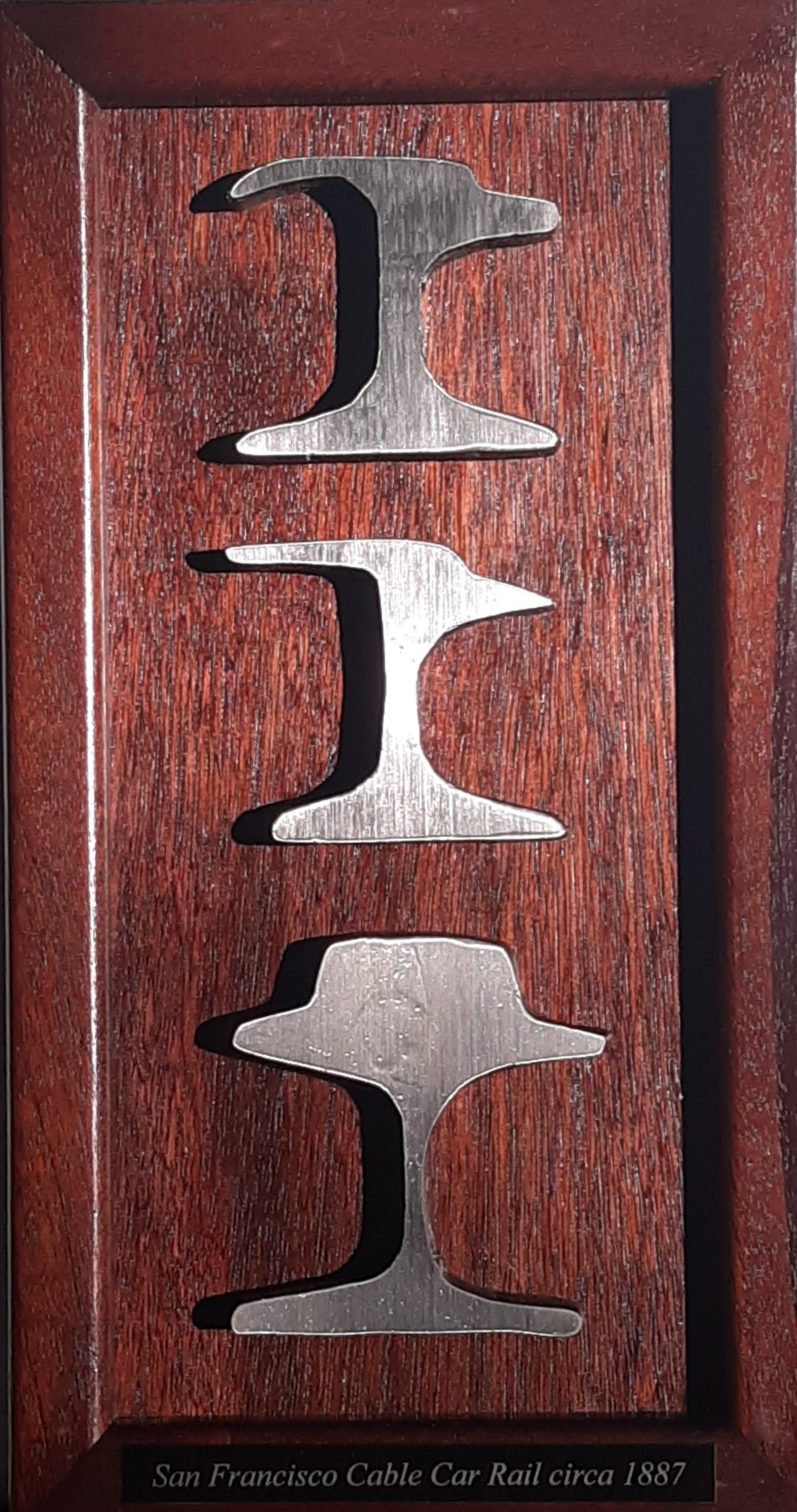 plaque-3-rail-vert-mahogany-2.jpg
