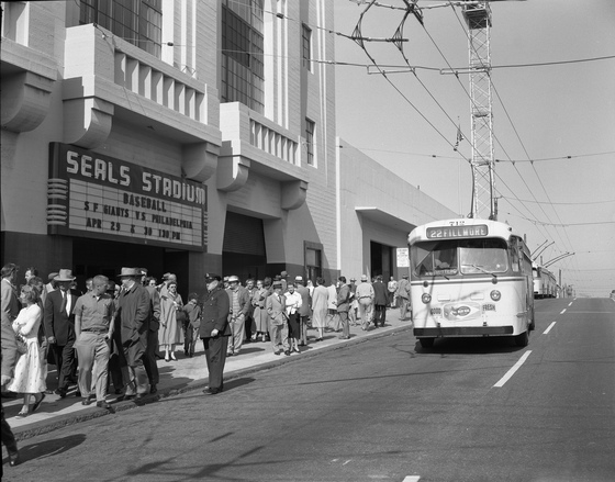 Seals Stadium 22 bus 0458.jpg