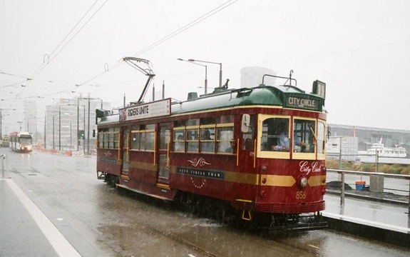 Melbourne 856 in rain 120810 Howard Clark Photo.JPG